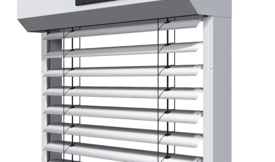 Solarbetriebene Außenjalousie/Raffstore mit integrierter Solarzelle